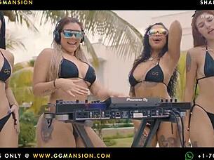 Two Very Wet Blondes Lying Down Ggmansion