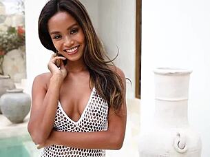 Asian Girl Putri Cinta Exposing Her Tiny 18+ Fuckhole