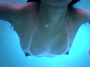 nada como fuder em um fim de semana paradisíaco com vinny burgos e lady milf 😏🍆