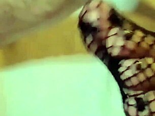 Do you want me to cum on your feet, brunette?