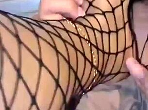 Do you want me to cum on your feet, brunette?