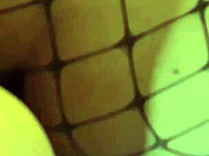 Do you want me to cum on your feet, brunette?