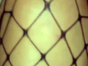 Do you want me to cum on your feet, brunette?