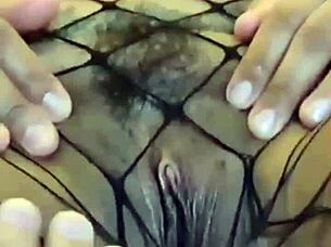 Do you want me to cum on your feet, brunette?