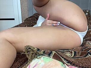 Hot MILF reaches orgasm in solo masturbation.