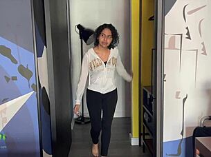 Housekeeper Screams, 'Fuck Me, Older Guest!'