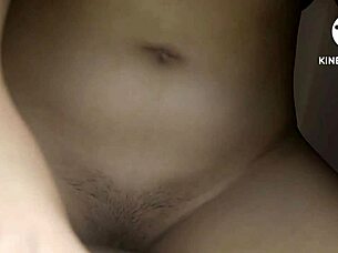 montando la verga de un amigo en retro anal 😏