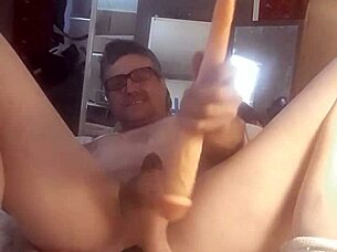 Guy asks, want lunch time anal delight?