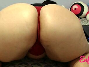 Amateur sits big ass on toy