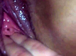 Amazing colombian paisa shows off her ass!