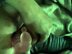 Jolie masturbates her pussy in amateur video
