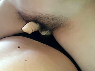 Wet pussy rubs and cums hard 💦😍