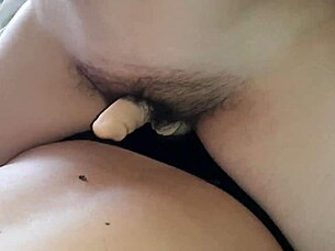 Wet pussy rubs and cums hard 💦😍