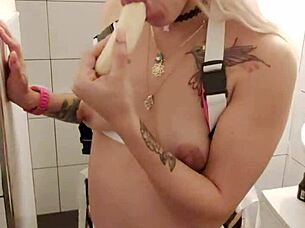 I'm playing with my toys 😏