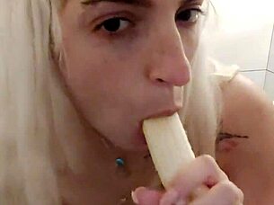 I'm playing with my toys 😏