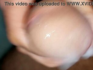 Me clave una paja y estuve casi un minuto largando semen