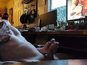 Guy watches xvideos and cums solo