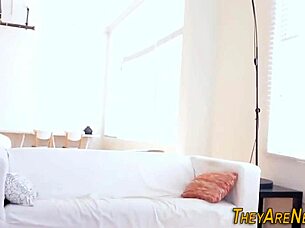 Shlong Sucking Teen First Timer 😘