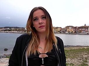 यंग फ्रेंच ब्रूनेट स्काईला हार्ड फकिंग चाहती है!