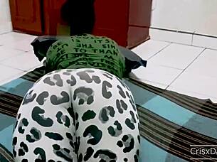 homemade deepthroat with shaved milf cousin's pussy