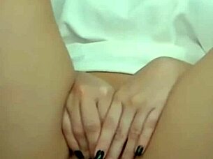 i feel so horny showing my wet pussy on webcam while masturbating.