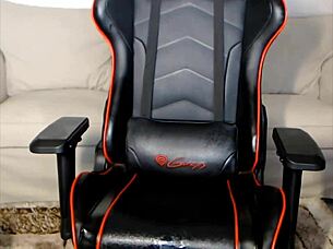 i'm a cam girl with tons of grool, using vibrator on my feet for amateurs