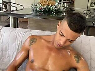 I lov her big tits n ass