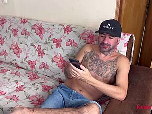 empregada passando roupa e patrão só de olho na safada