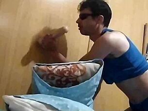 Lionel Hearts Shows Off His Big Mouth Swallowing A 25cm Toy