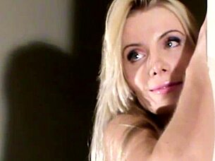 taissi fontini brazilian shemale in studio 3.