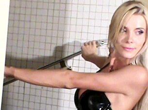 taissi fontini brazilian shemale in studio 3.