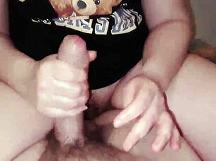 Wife gives handjob leading to cumshot with happy ending