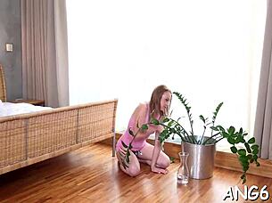 curvy teen enjoys hardcore blowjob and shaking her shapes 😏