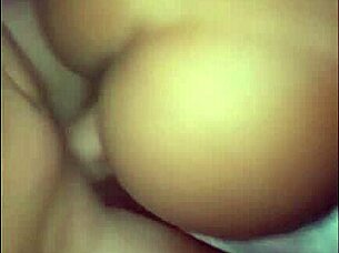 Parei o carro para o neg�o estranho arrega�ar a buceta da minha esposa rabuda