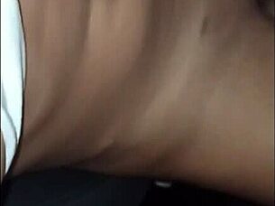 Parei o carro para o neg�o estranho arrega�ar a buceta da minha esposa rabuda