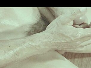 model tuy�n nguyễn poses in stockings