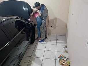 patroa e cliente ficou com tesao na oficina do mecanico tarado