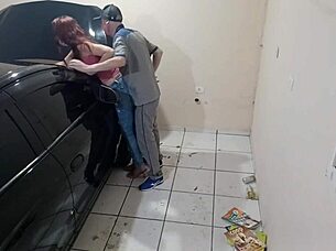 patroa e cliente ficou com tesao na oficina do mecanico tarado