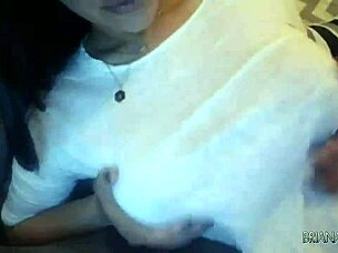 Briana Lee masturbates her tits live!