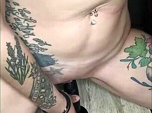 i'm playin with dildo in my pussy n butt plug in ass