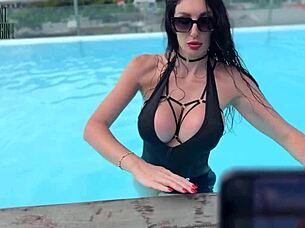 Met sexy brunette at resort, fucked her mouth all weekend 😘