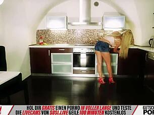 Heißer Striptease Und Geile Masturbation Von Blondem Susi Live-Camgirl Sie Zeigt Dir Alles