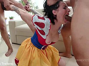 Cris Bathory With 7 Boys In Double Penetration Squirting!