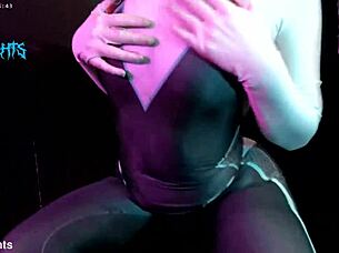 i'm spider-gwen masturbatin my shaved pussy on of