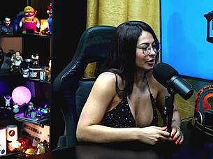 Isa Teases Ruan In Naked Casting?