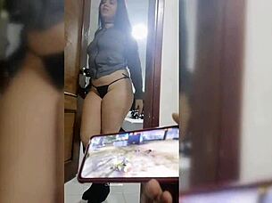 Tall Colombian girlfriend interrupts game for homemade sex in Florida