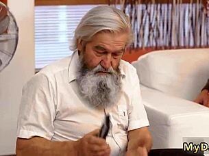 I creampie that amateur girl unexpectedly with daddy