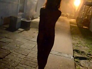 foxy goes butt naked in public for anyone to see