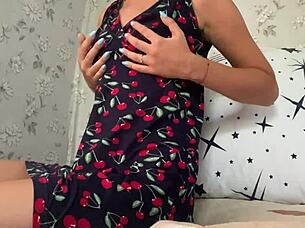 Teen masturbates her wet pussy solo.