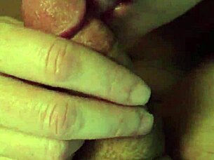 Suami Dapat Blowjob Pertama di Kamera dari Istri Panas Berpayudara Besar 😍